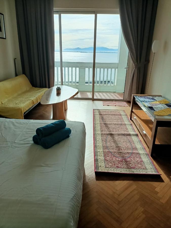 Straits Quay Marina Suites Penang By Aurorahomes Bagan Jermal Exterior photo