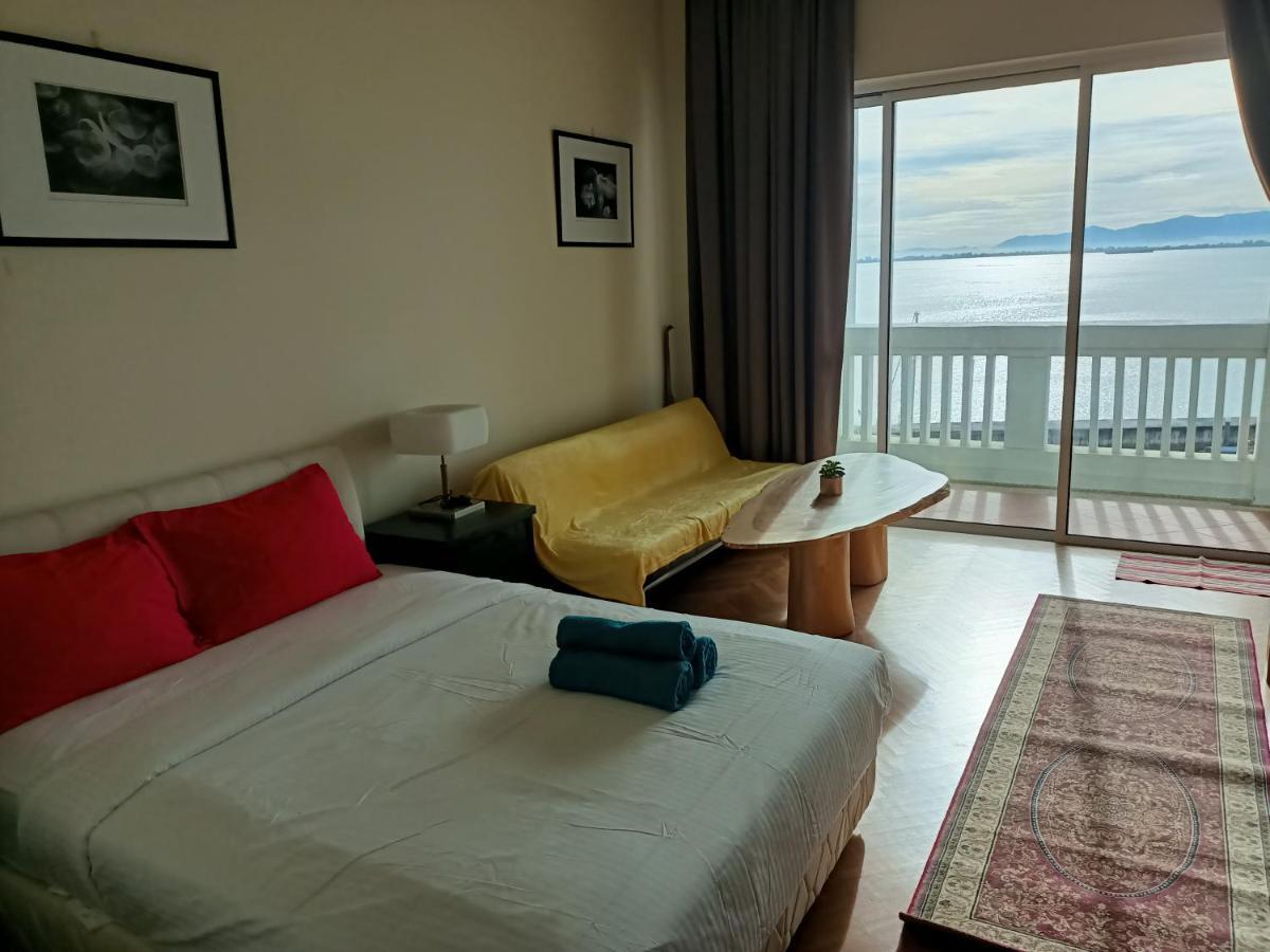 Straits Quay Marina Suites Penang By Aurorahomes Bagan Jermal Exterior photo