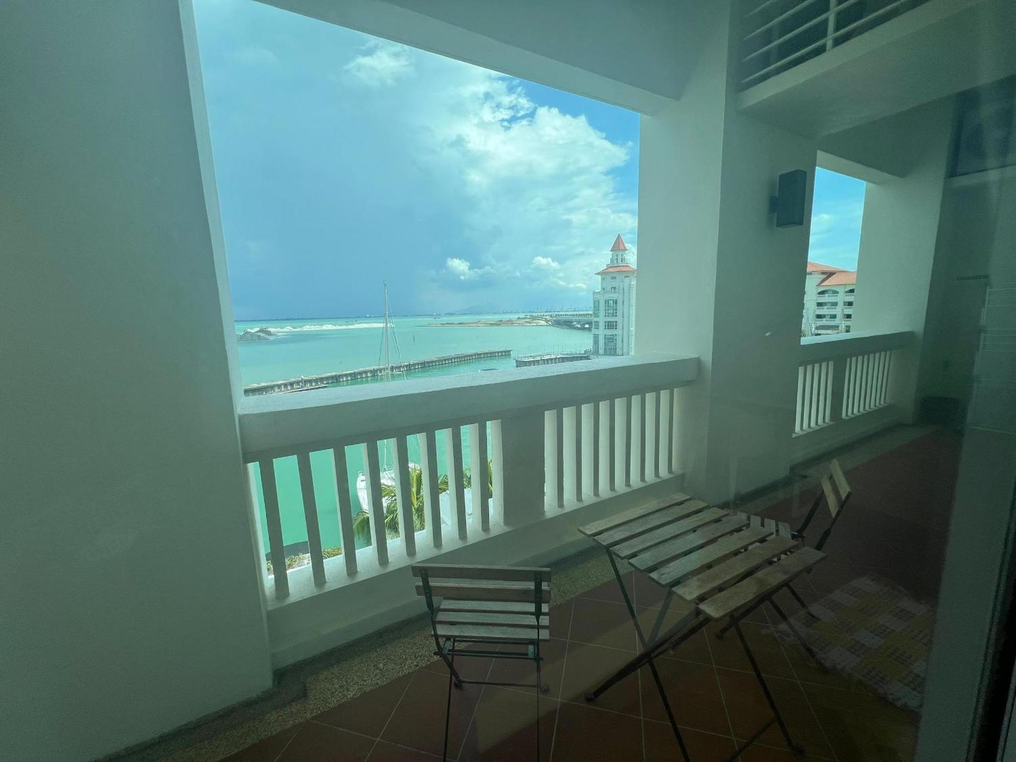 Straits Quay Marina Suites Penang By Aurorahomes Bagan Jermal Exterior photo